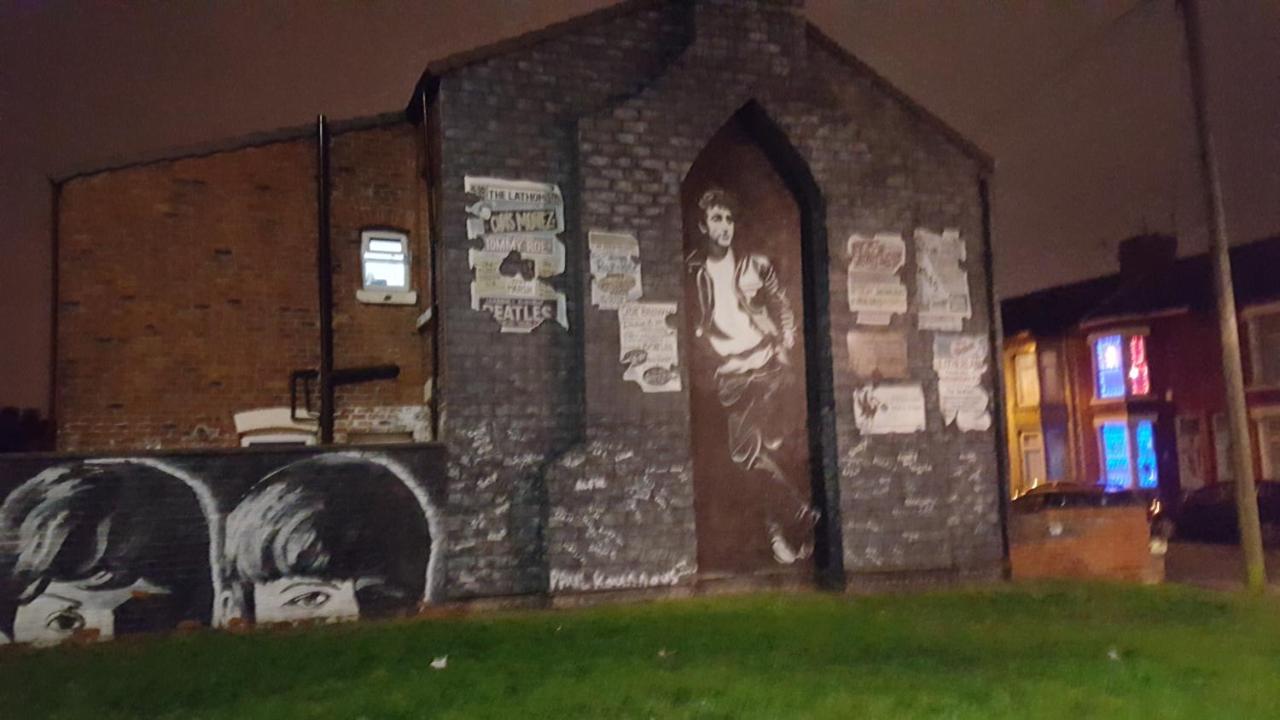Murals Town House Belfast