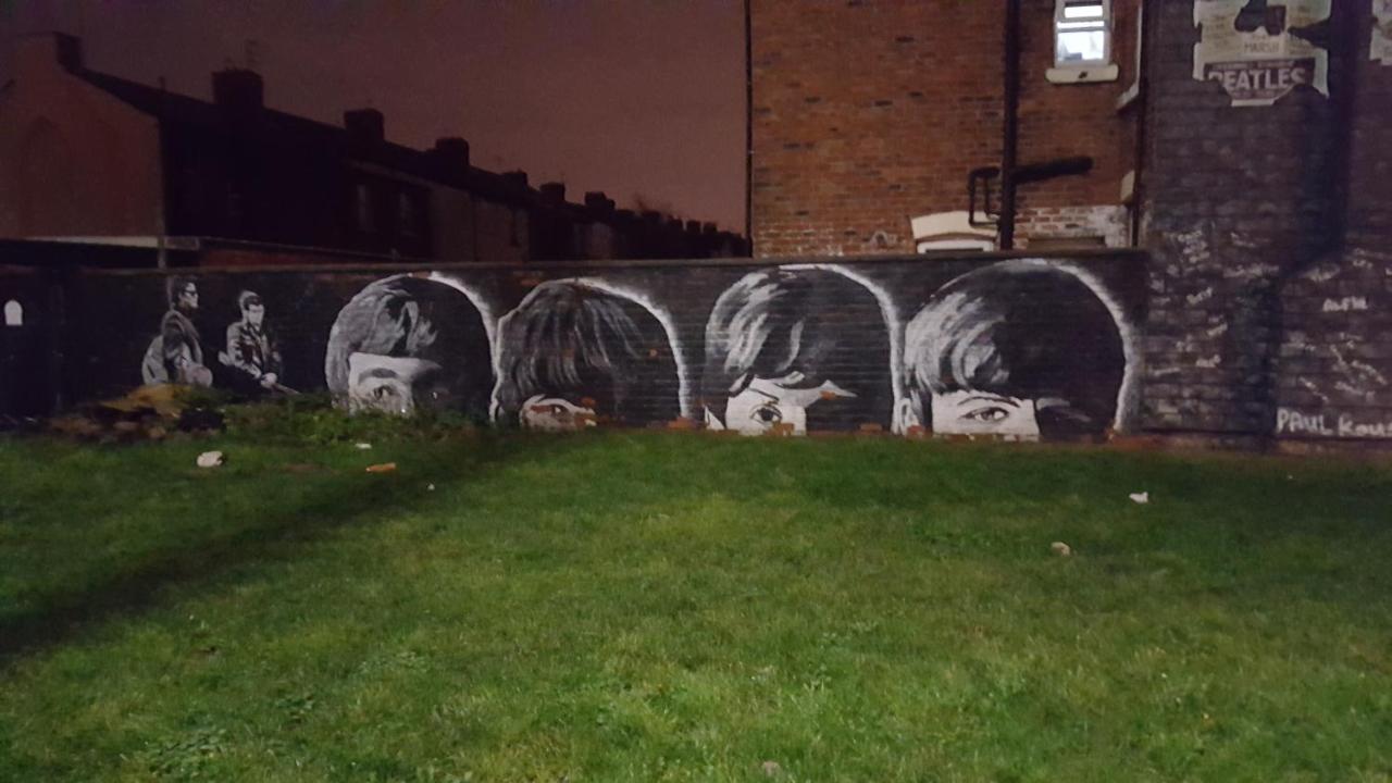 Murals Town House *